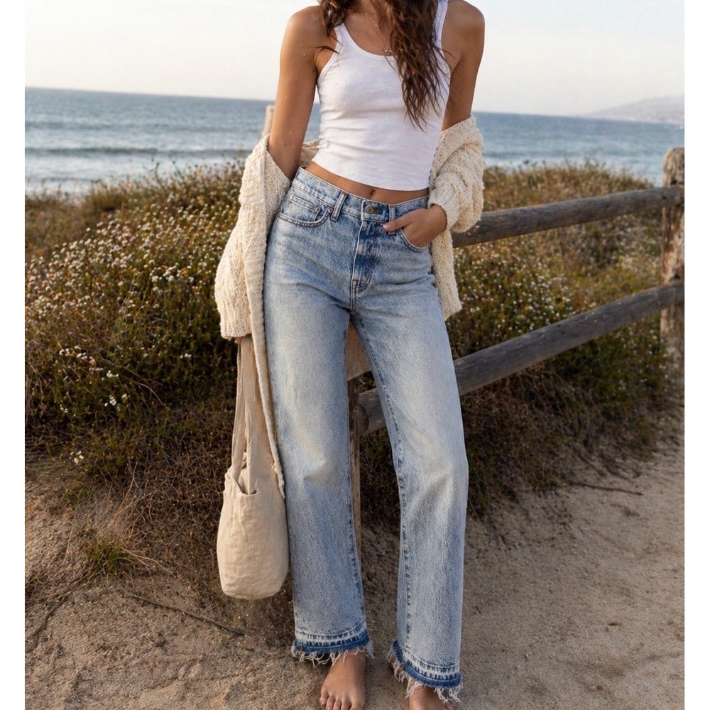 Madewell NWT Mid-Rise 90s Straight Jean Light Wash Size 25P DM7719 Raw Hem